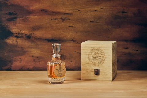 Decanter Anima Liquida con Grappa di Barolo Riserva 18 Mesi mit Holzkiste